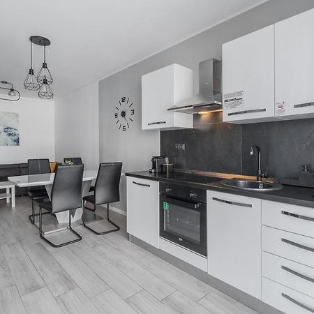 Ceyrat Flat Apartment Oradea Bagian luar foto