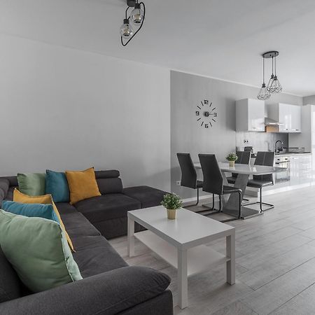 Ceyrat Flat Apartment Oradea Bagian luar foto